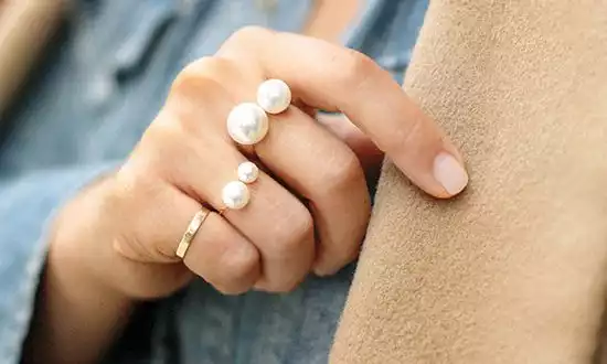 چطور انگشترهای دیگر را با حلقه ازدواجمان ست کنیم؟ چند توصیه برای ست کردن بهتر حلقه و انگشتر!